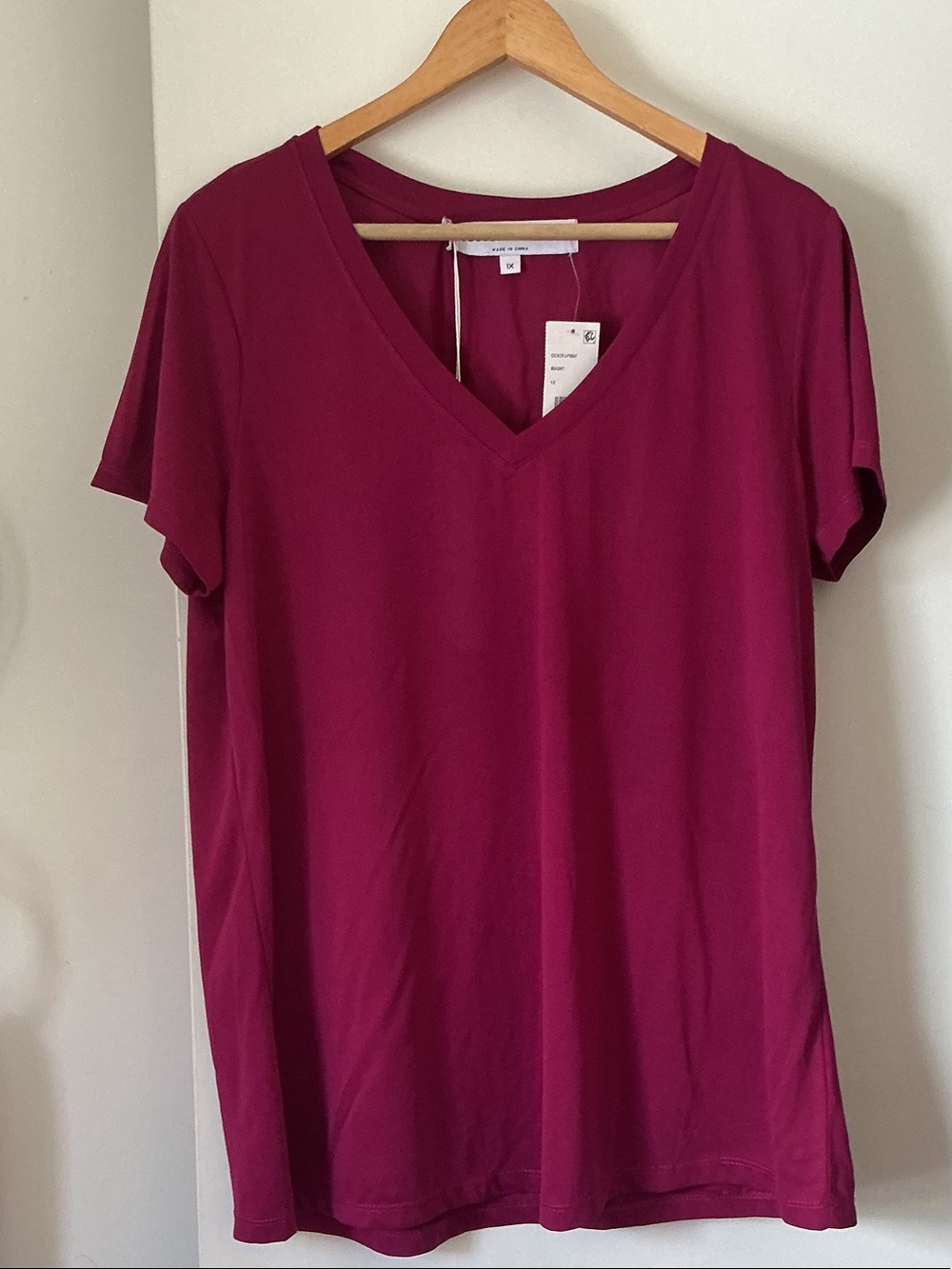 CELEBRITY PINK V-Neck Short Sleeve Women's Top — Berry